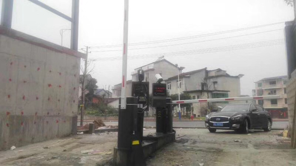岳阳临湘第六完全小学车牌识别