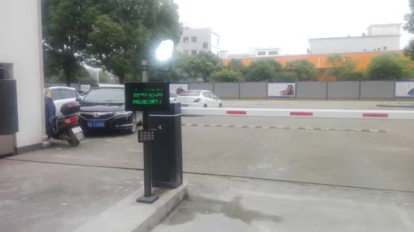 望城家馨园小区车牌自动识别