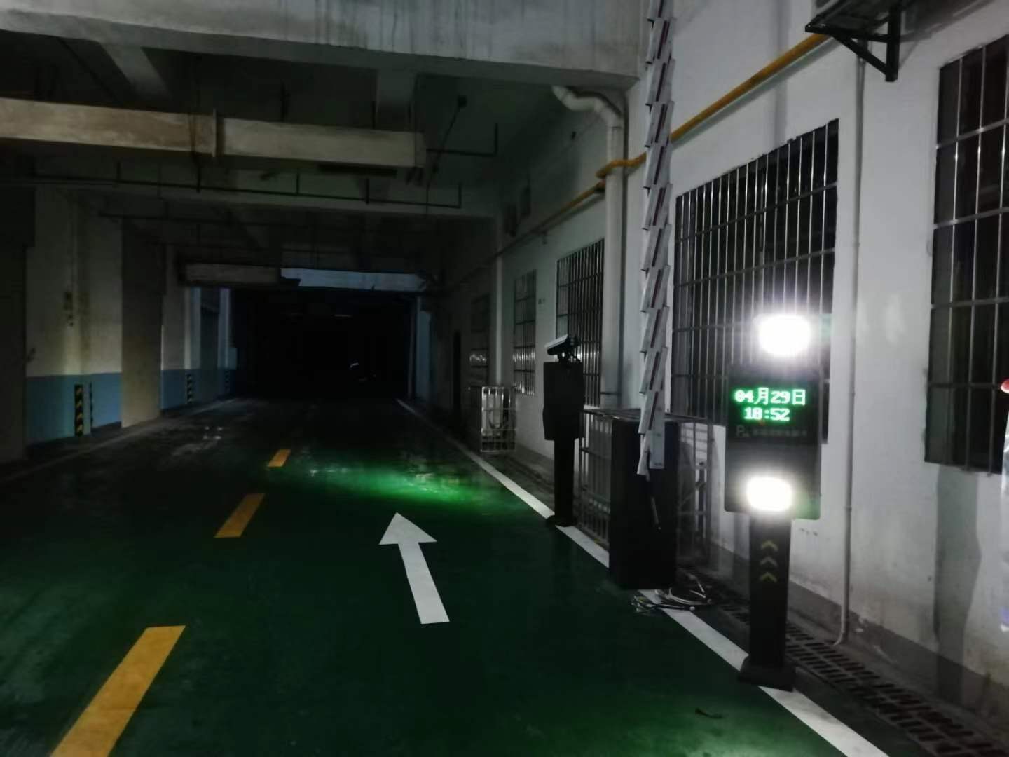 衡阳鸿豪城车牌识别系统